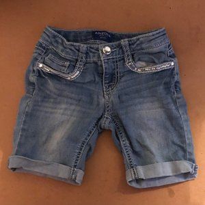 Arizona Jean CO size 6 blue jean shorts with sequins on the pockets